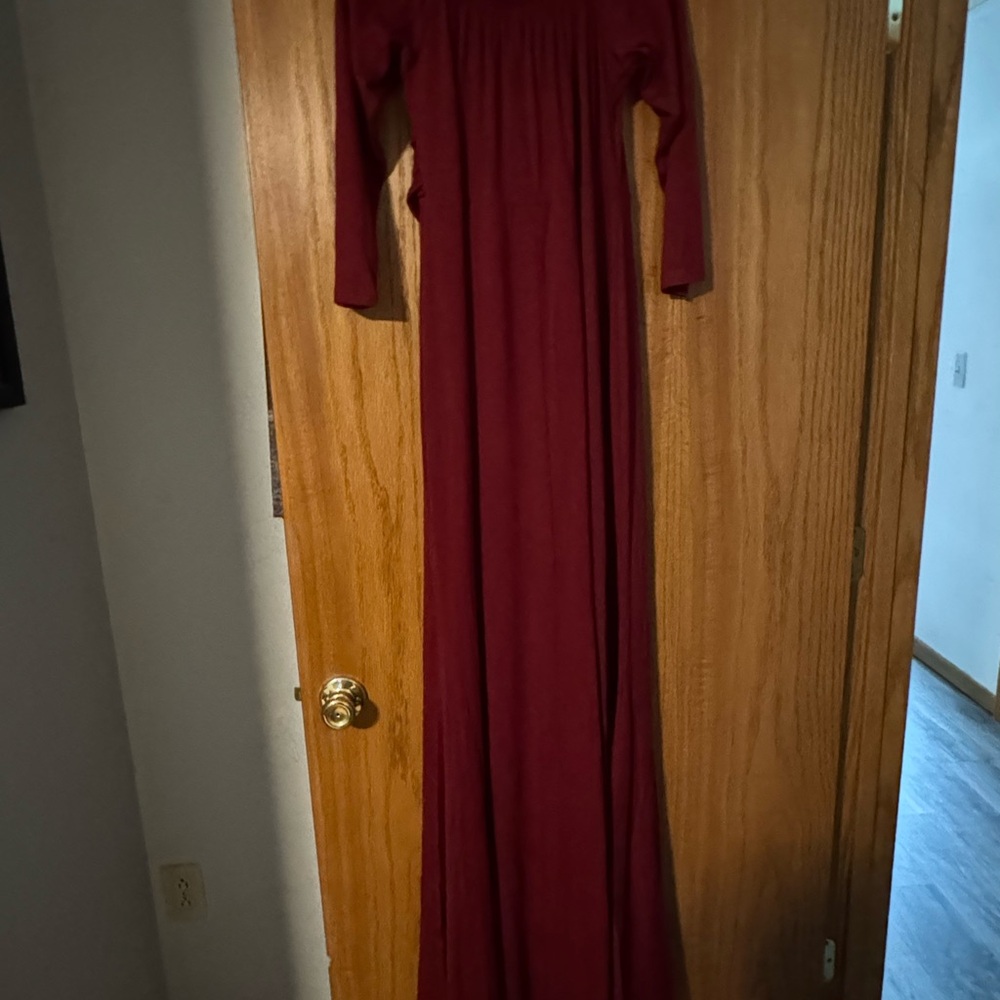 Elegant Red Maternity Dress - Picture 3 of 6